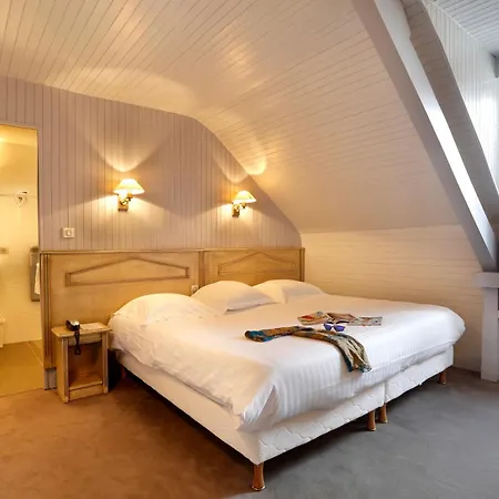 Le Roncevaux Hotel 3*