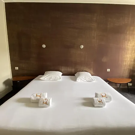 Le Roncevaux Otel