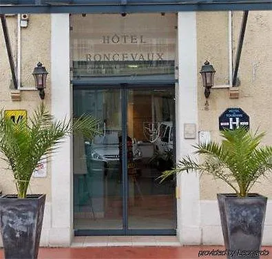 Le Roncevaux 3* פאו