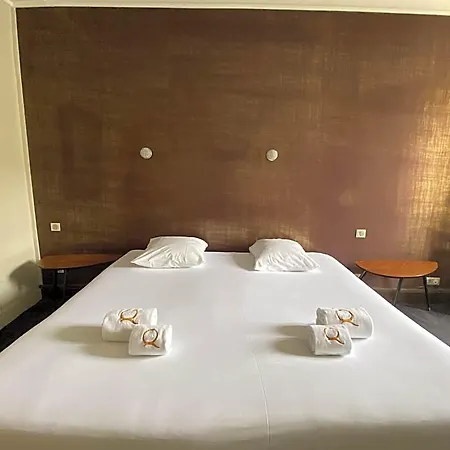 Le Roncevaux Otel