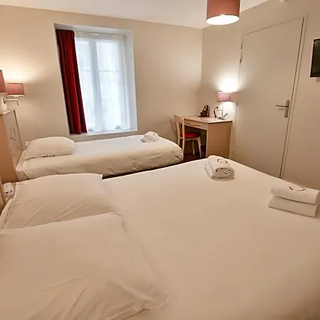 Le Roncevaux מלון 3*