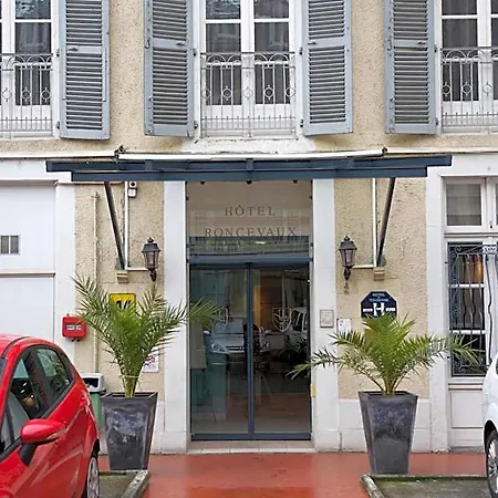 Le Roncevaux מלון פאו