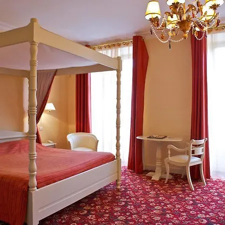 Le Roncevaux 3* פאו