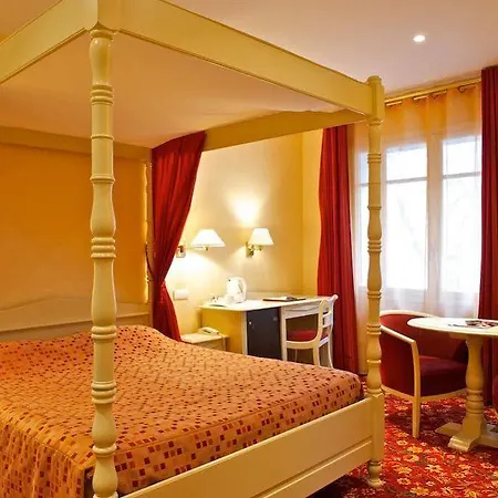 מלון Le Roncevaux 3*