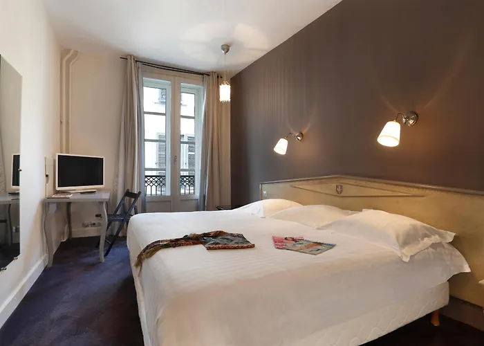 Le Roncevaux Отель По