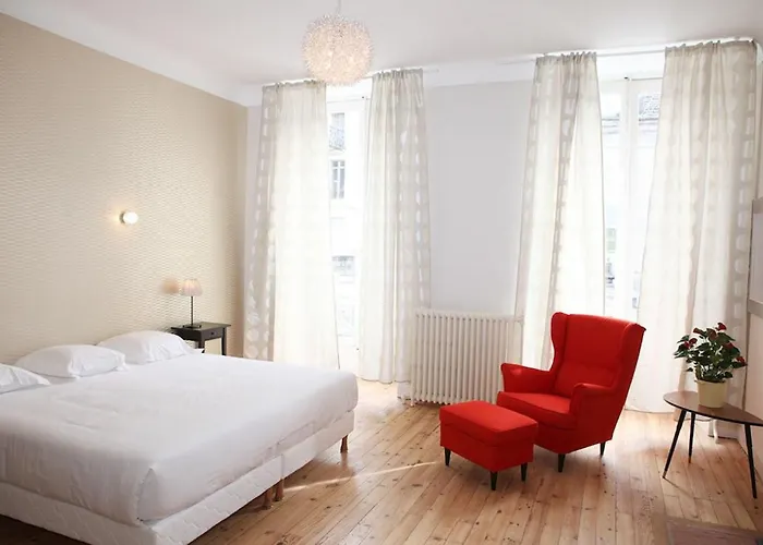 Отель Le Roncevaux 3*