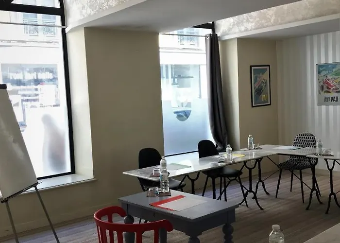 Le Roncevaux Отель По