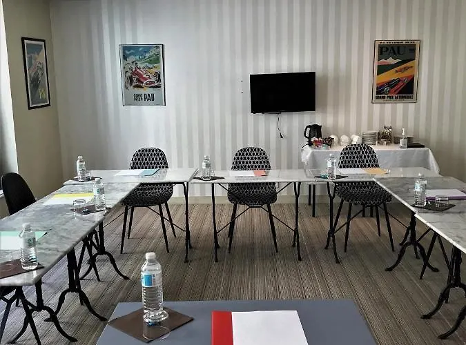 Le Roncevaux 3* По