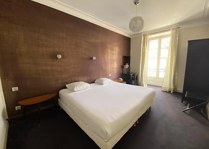 Le Roncevaux 3* По