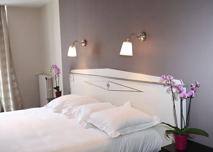 Le Roncevaux 3* По