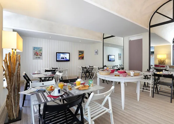 Le Roncevaux Hotel Pau