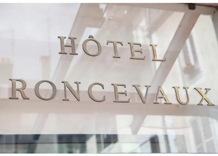 Le Roncevaux Отель 3*