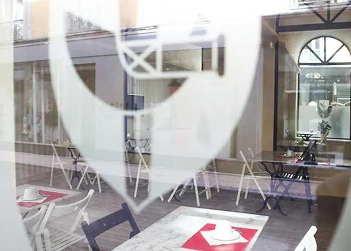 Le Roncevaux Отель