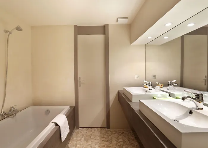 Le Roncevaux Hotel Pau