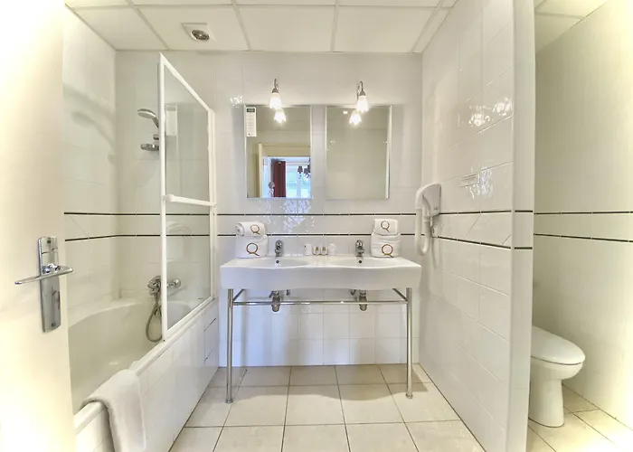 Le Roncevaux Отель 3*