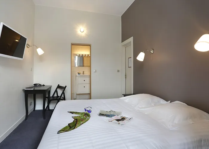 Le Roncevaux Отель 3*