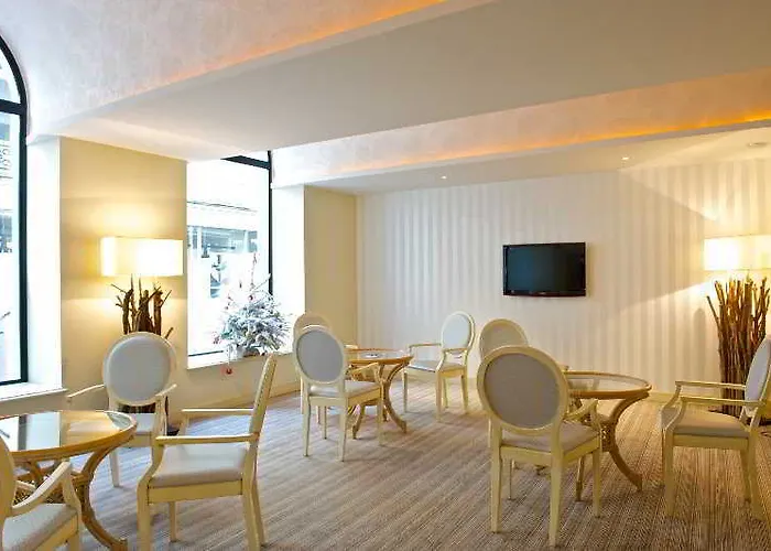 Le Roncevaux Отель 3*