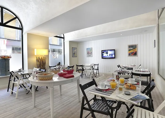 Hotel Le Roncevaux Pau