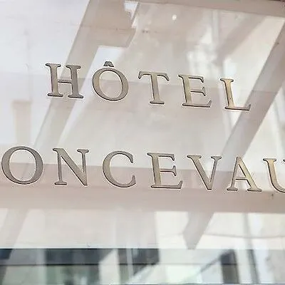 Отель Le Roncevaux По